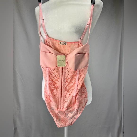 Free People Intimately Rose Tyrie Lace Corset Bodysuit Pink Shell Size S NWT - Picture 2 of 7